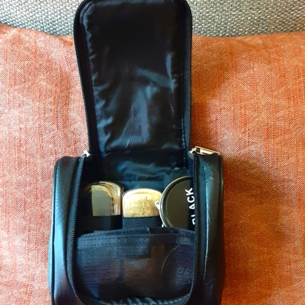 Shoe shine kit
